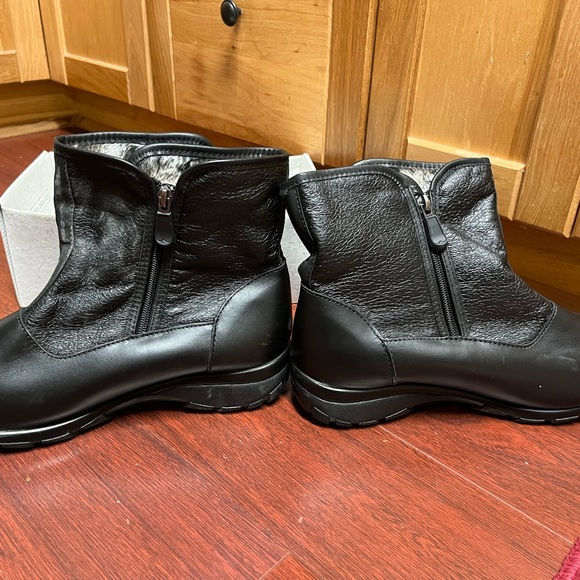 “Clinic Extra” Ankle Boots….made in Canada🇨🇦 - Picture 6 of 6